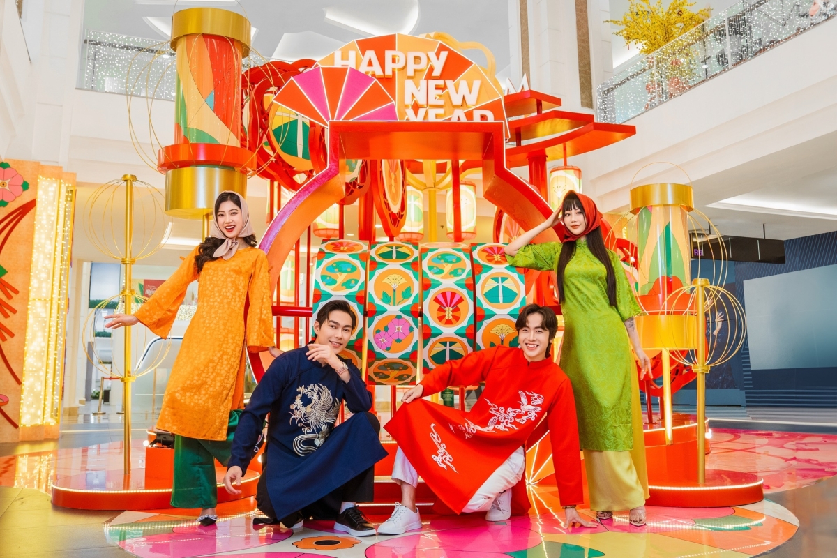 DECOR TẾT 2024 VINCOM ROYAL CITY VÀ TRẦN DUY HƯNG