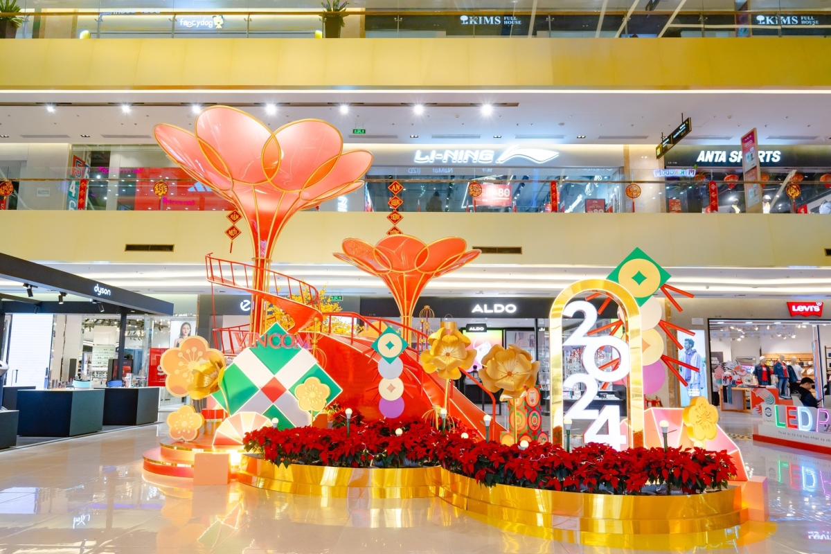 DECOR TẾT 2024 VINCOM ROYAL CITY VÀ TRẦN DUY HƯNG