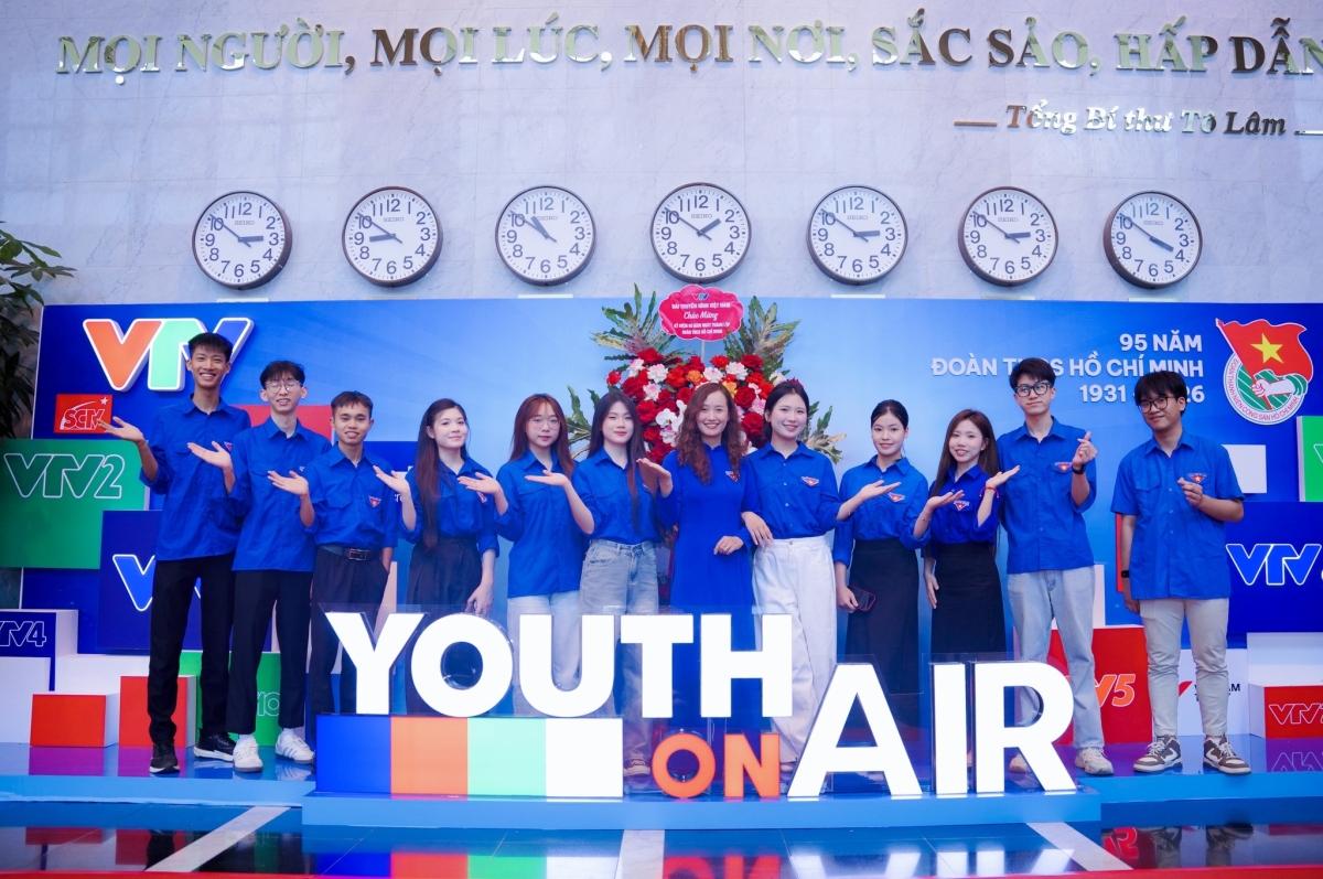 DECOR BOOTH CHỤP HÌNH ĐOÀN THANH NIÊN VTV