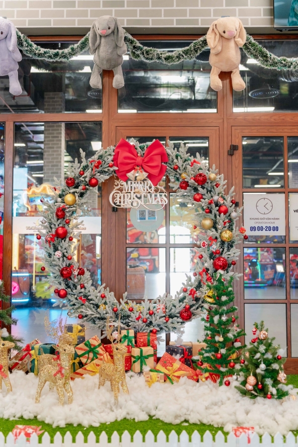 DECOR GIÁNG SINH VINWONDERS CỬA HỘI