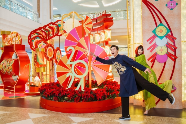 DECOR TẾT 2024 VINCOM ROYAL CITY VÀ TRẦN DUY HƯNG