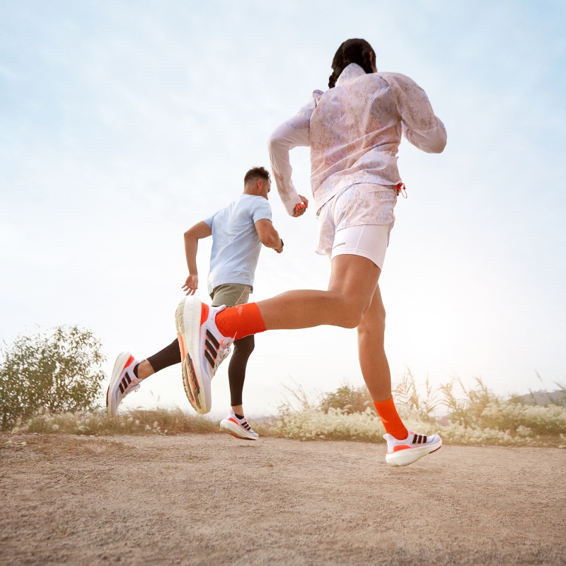 Bộ nhận diện Adidas - Kết hợp đổi mới với di sản để thu hút khách hàng