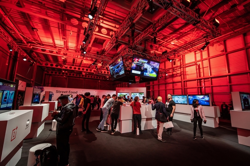 Khám phá sức mạnh của Digital Signage trong decor sự kiện lễ hội