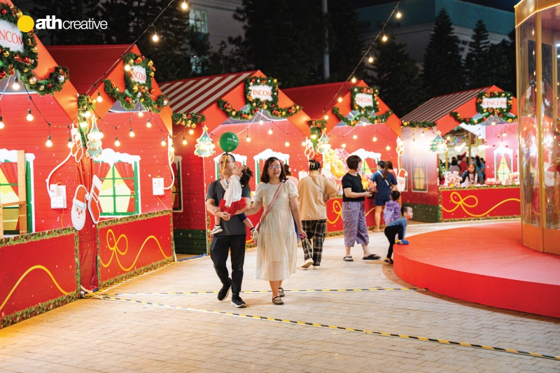 Không khí Giáng sinh nhộn nhịp tại các trung tâm thương mại