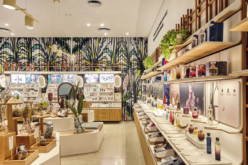 Thiết kế và thi công showroom cửa hàng mỹ phẩm uy tín, chuyên nghiệp